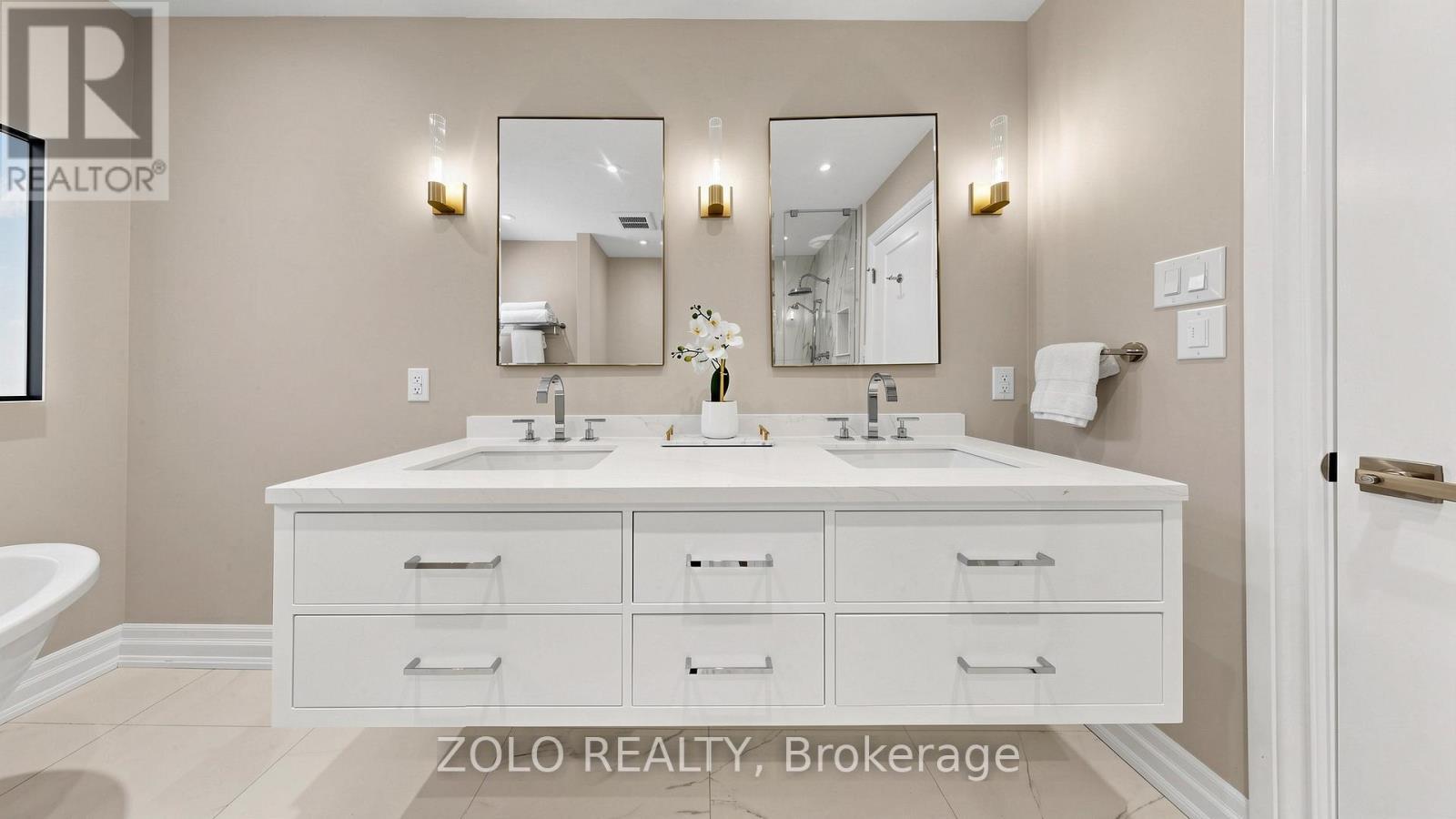 41 Meadowcliffe Drive, Toronto, ON - Indoor Photo Showing Bathroom
