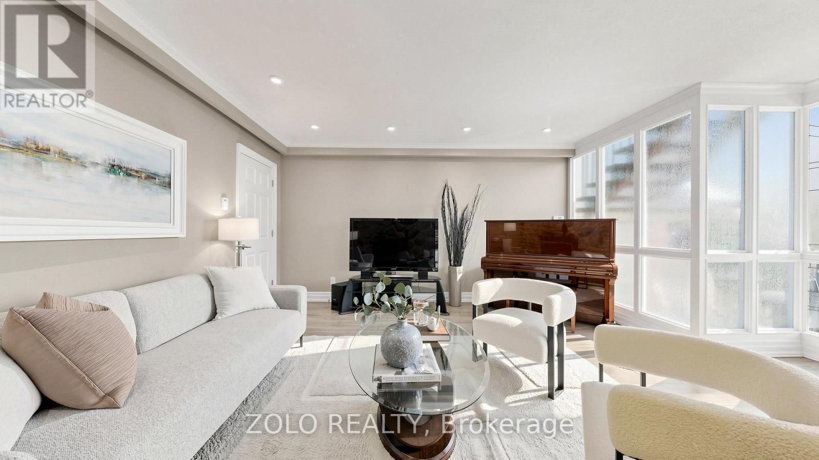 41 Meadowcliffe Drive, Toronto, ON - Indoor Photo Showing Living Room