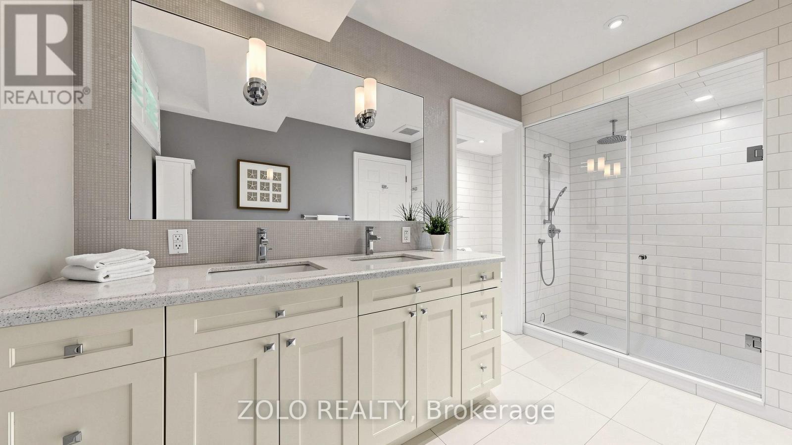 41 Meadowcliffe Drive, Toronto, ON - Indoor Photo Showing Bathroom