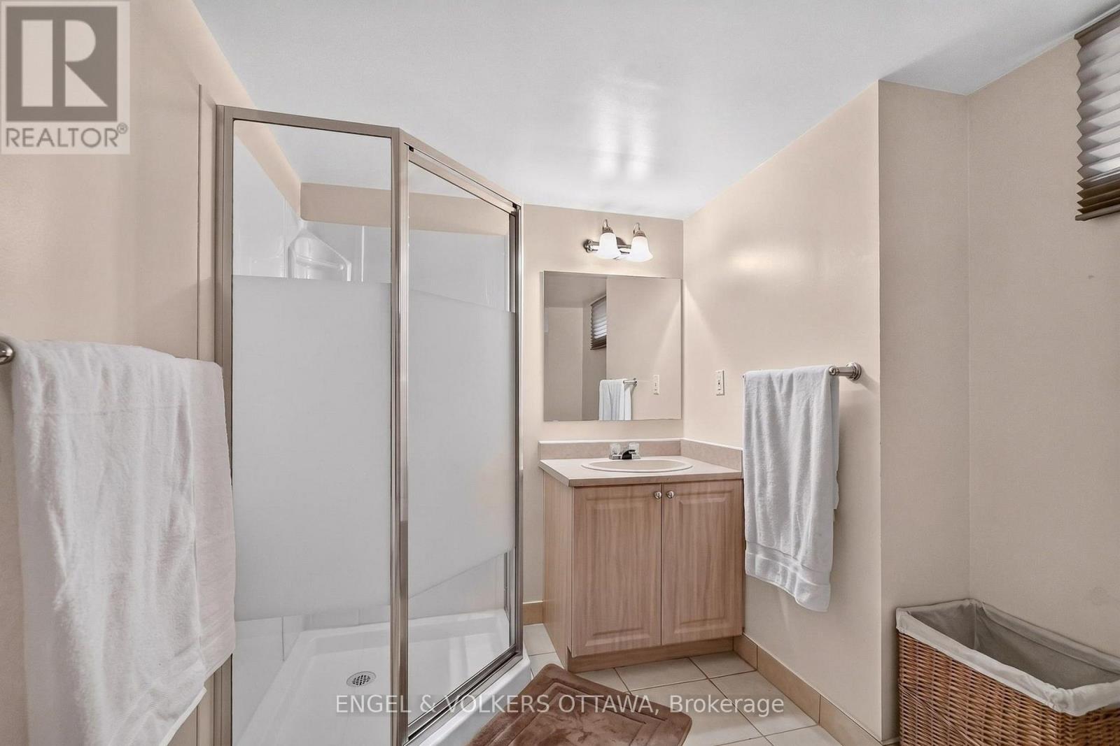 783 Wingate Drive, Ottawa, ON - Indoor Photo Showing Bathroom