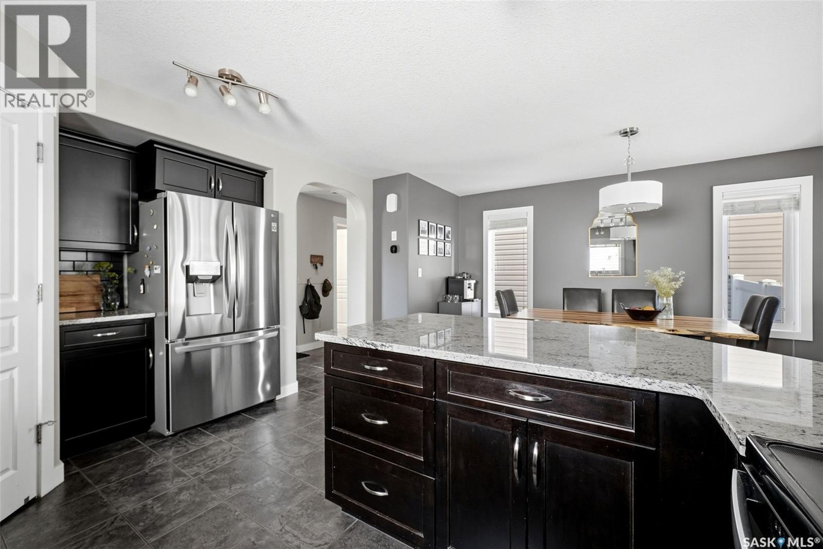 3513 Green Bank Road, Regina, SK - Indoor Photo Showing Kitchen With Upgraded Kitchen