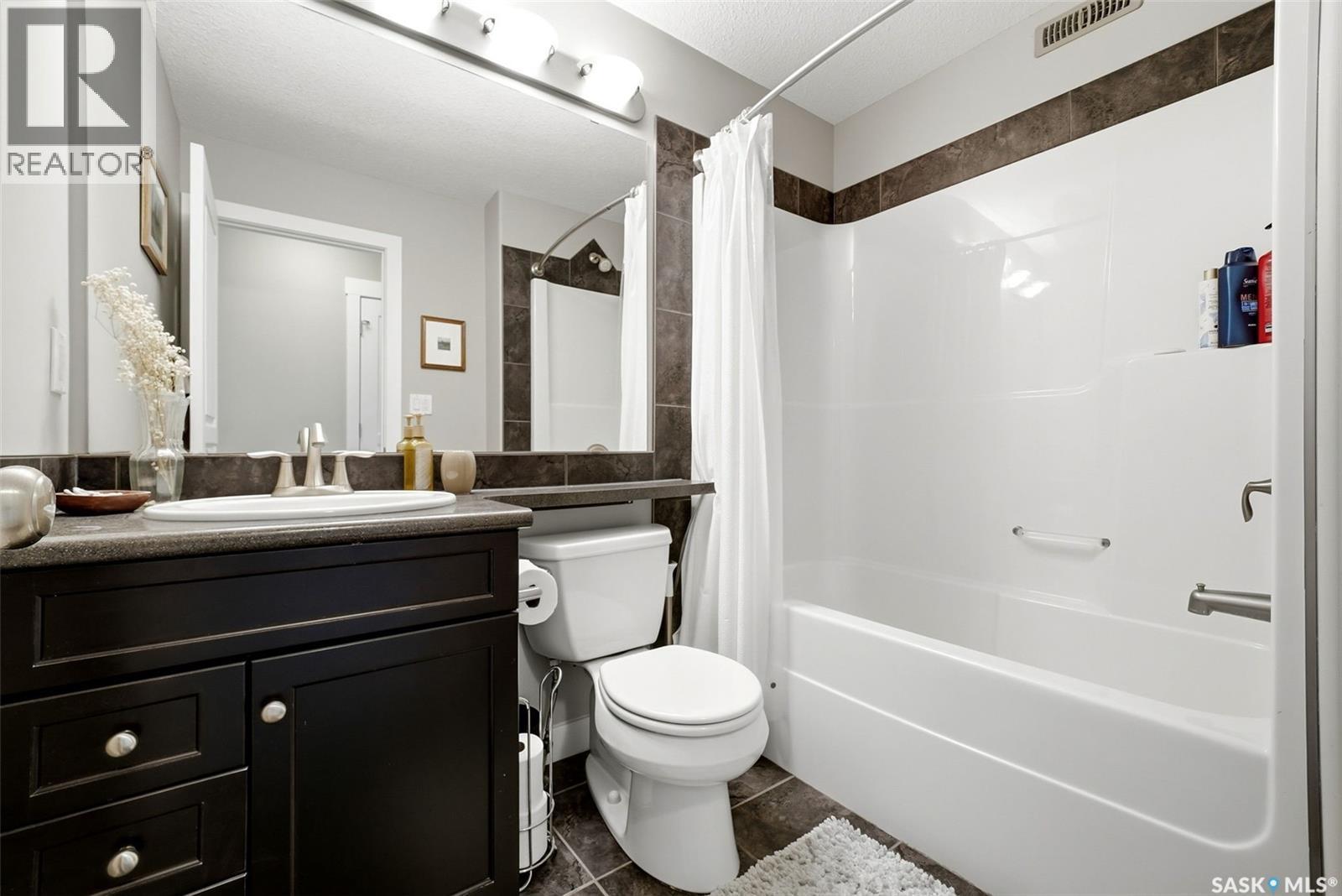 3513 Green Bank Road, Regina, SK - Indoor Photo Showing Bathroom