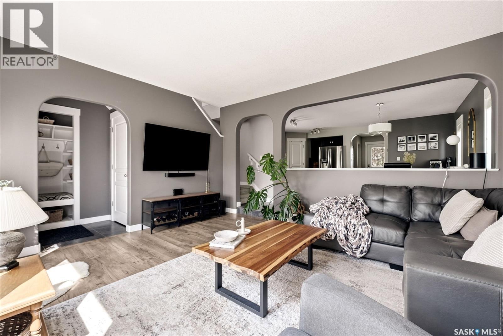 3513 Green Bank Road, Regina, SK - Indoor Photo Showing Living Room