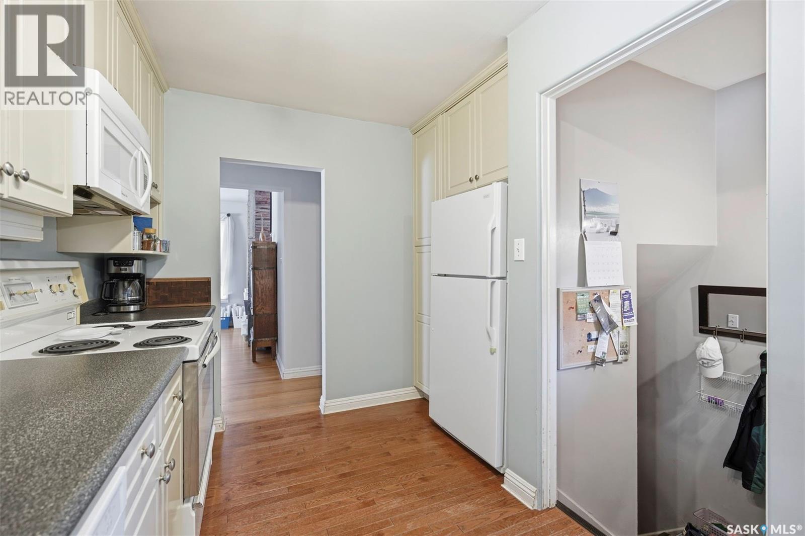 1921 Sommerfeld Avenue, Saskatoon, SK - Indoor Photo Showing Kitchen