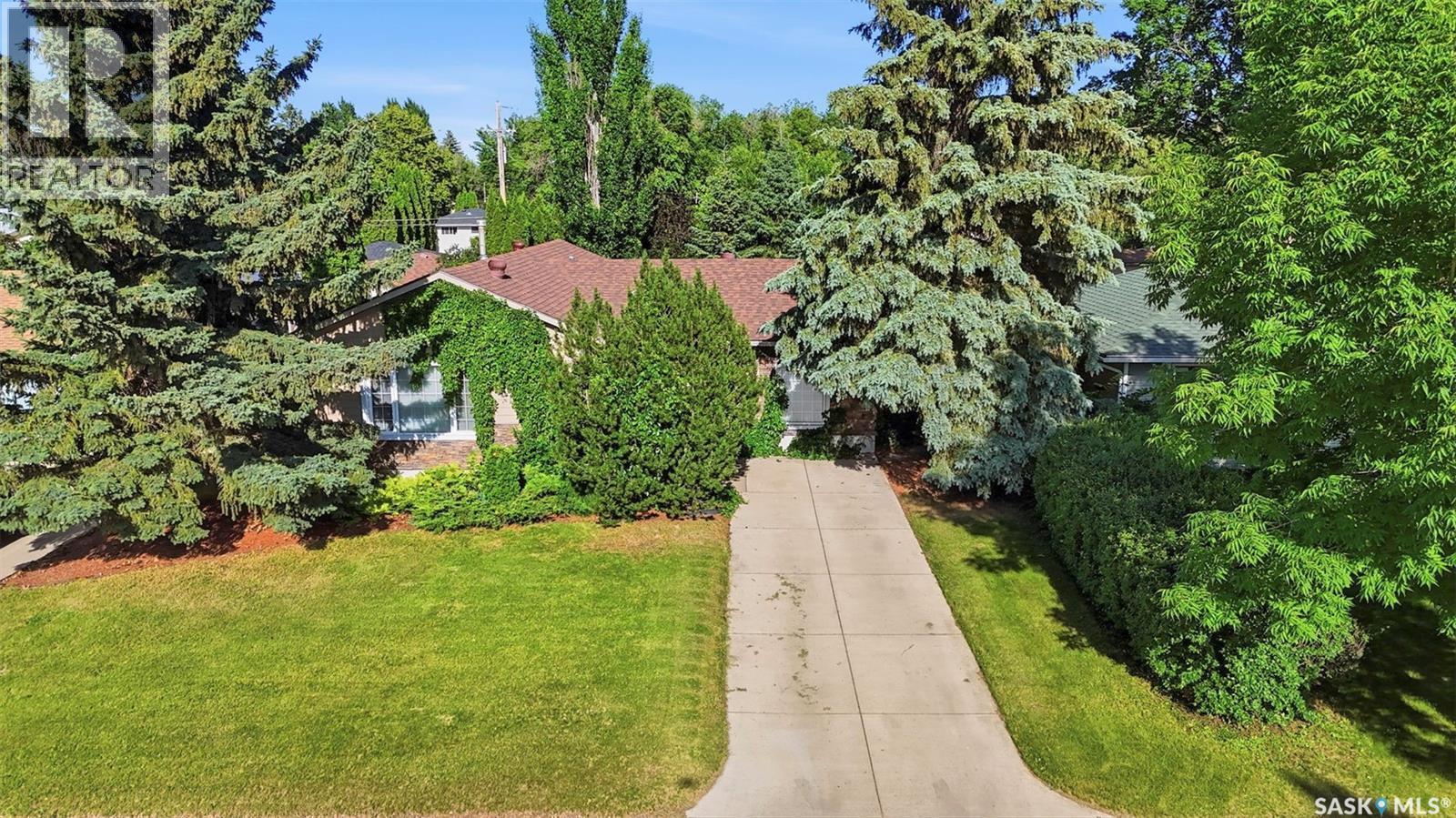 1921 Sommerfeld Avenue, Saskatoon, SK - Outdoor