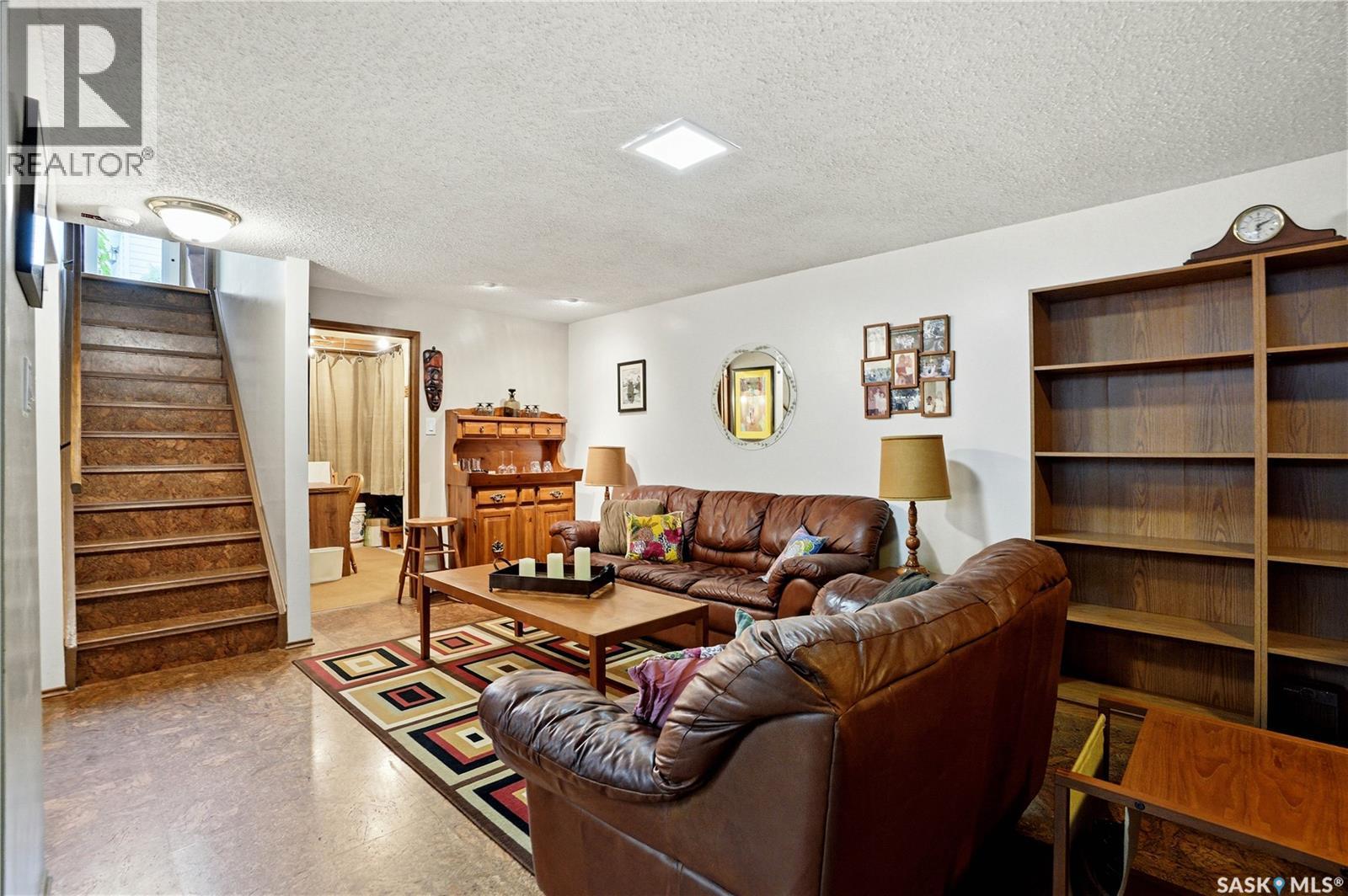 3801 Diefenbaker Drive, Saskatoon, SK