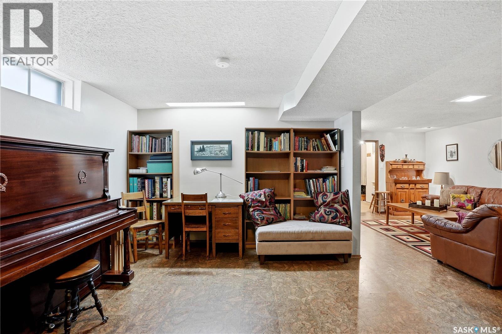 3801 Diefenbaker Drive, Saskatoon, SK