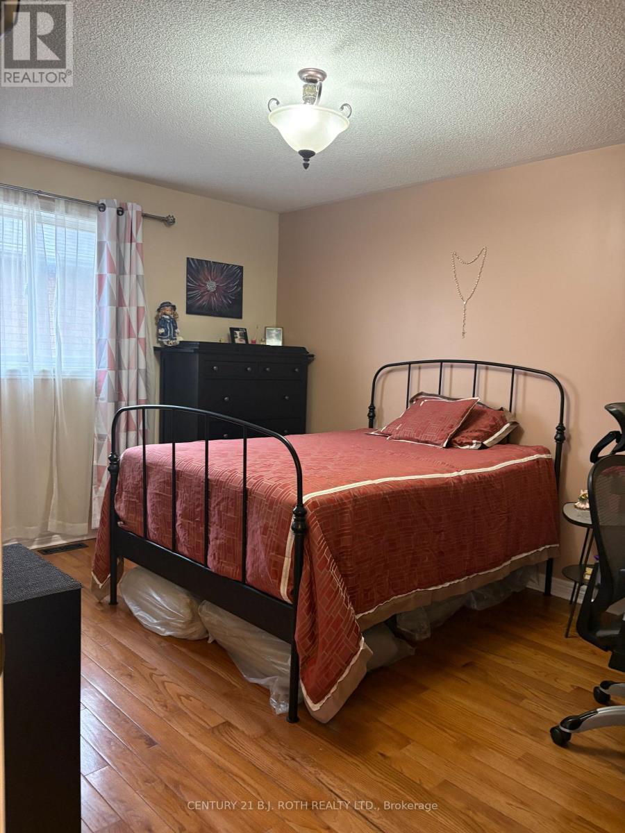 Upper Level - 59 Nicklaus Drive, Barrie, ON - Indoor Photo Showing Bedroom