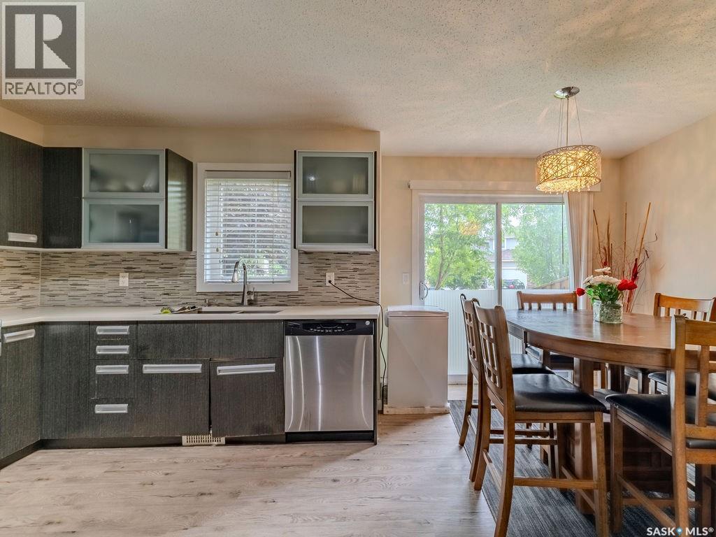 143 135 Ashworth Crescent, Saskatoon, SK - Indoor Photo Showing Dining Room