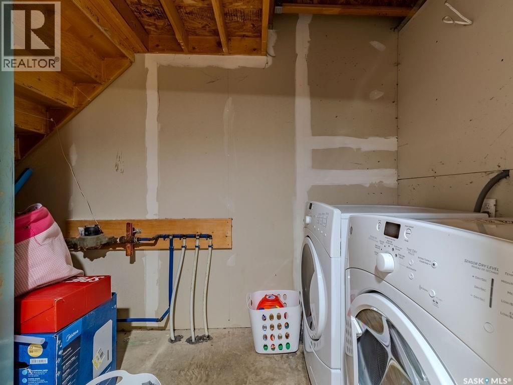 143 135 Ashworth Crescent, Saskatoon, SK - Indoor Photo Showing Laundry Room
