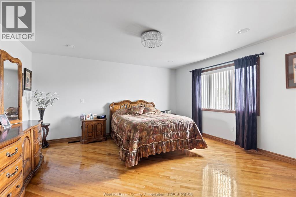 2648 Fleming, Windsor, ON - Indoor Photo Showing Bedroom