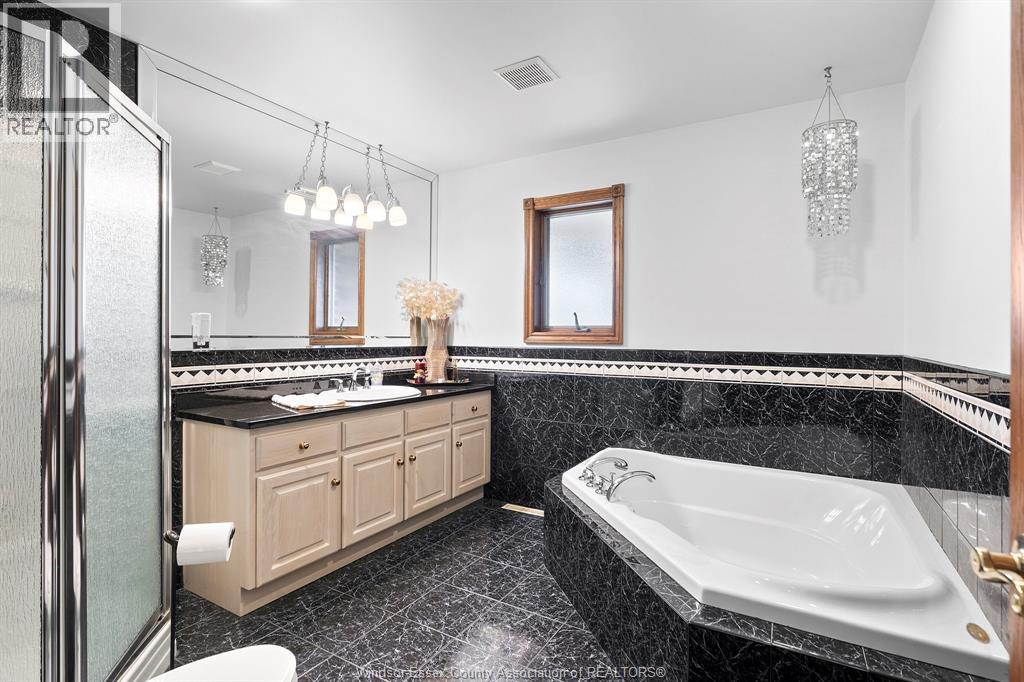 2648 Fleming, Windsor, ON - Indoor Photo Showing Bathroom