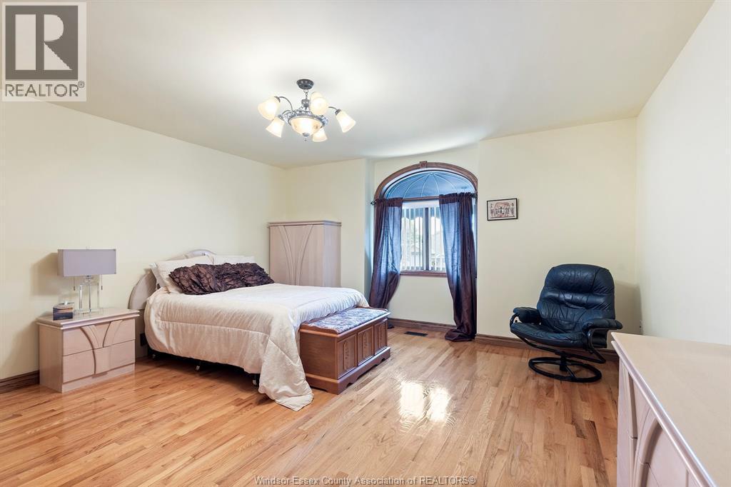 2648 Fleming, Windsor, ON - Indoor Photo Showing Bedroom