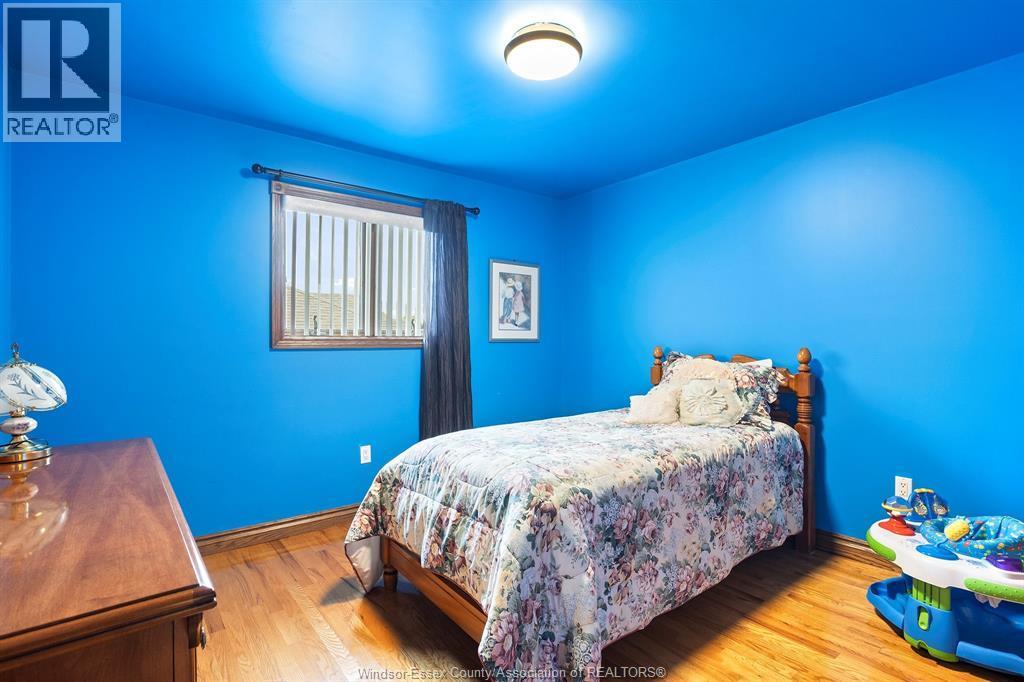 2648 Fleming, Windsor, ON - Indoor Photo Showing Bedroom