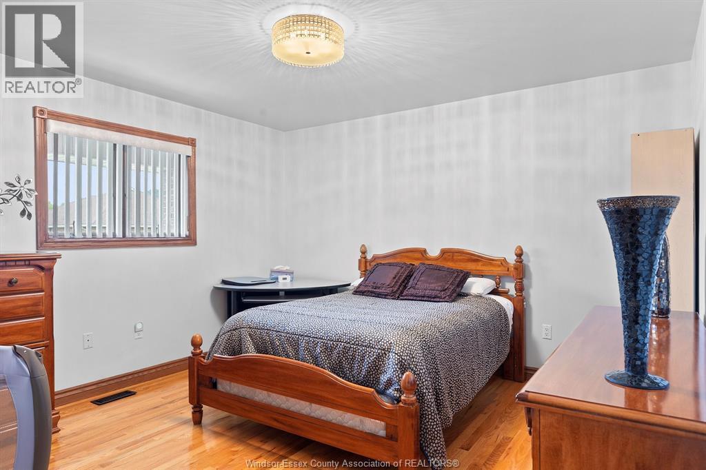 2648 Fleming, Windsor, ON - Indoor Photo Showing Bedroom