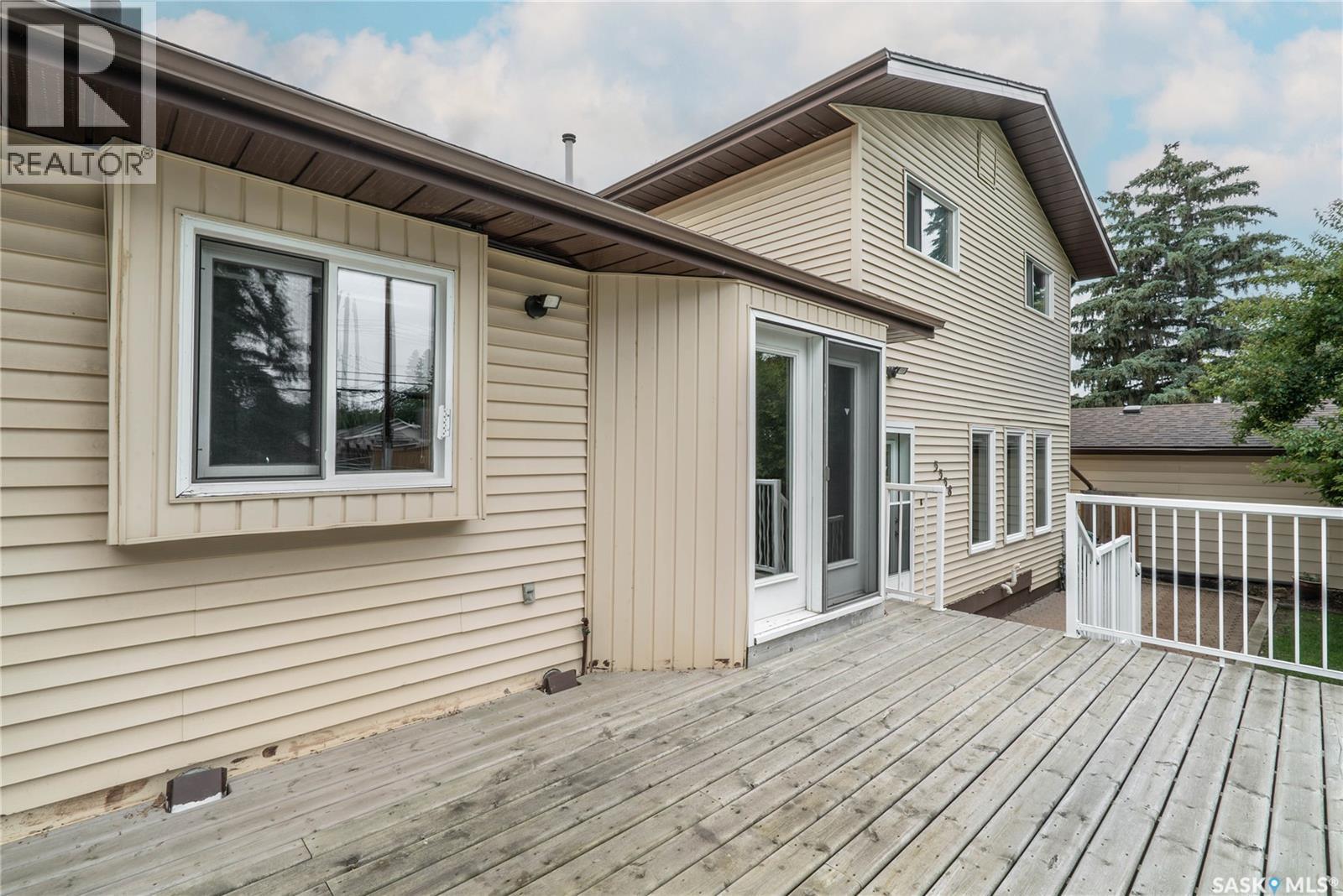 3338 Calder Crescent, Saskatoon, SK - Outdoor With Deck Patio Veranda With Exterior