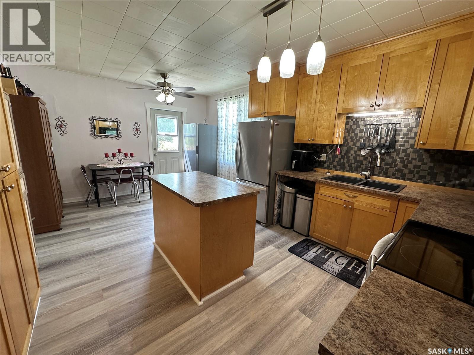 124 Taylor Street, Kamsack, SK - Indoor Photo Showing Kitchen With Double Sink