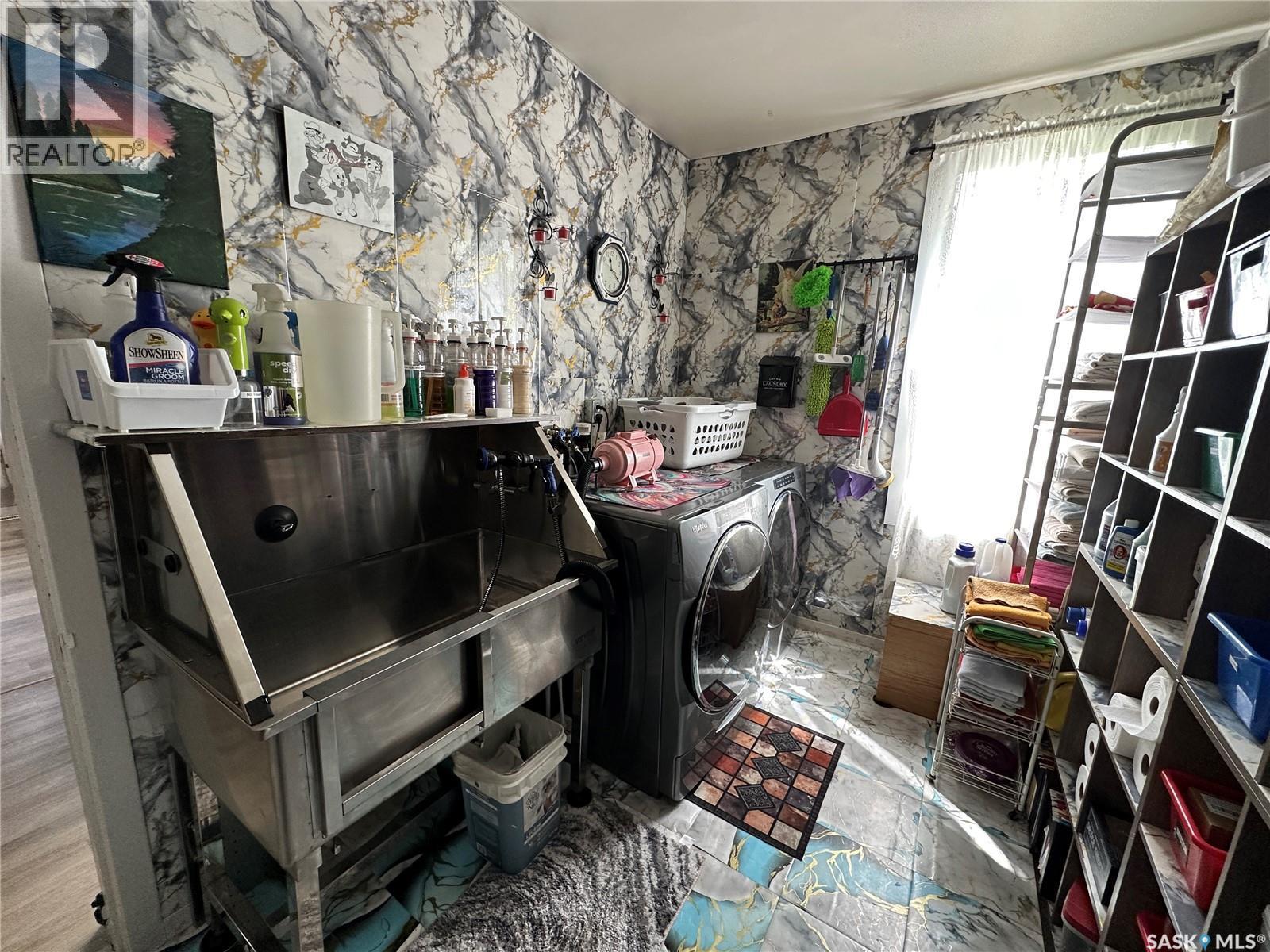 124 Taylor Street, Kamsack, SK - Indoor Photo Showing Laundry Room