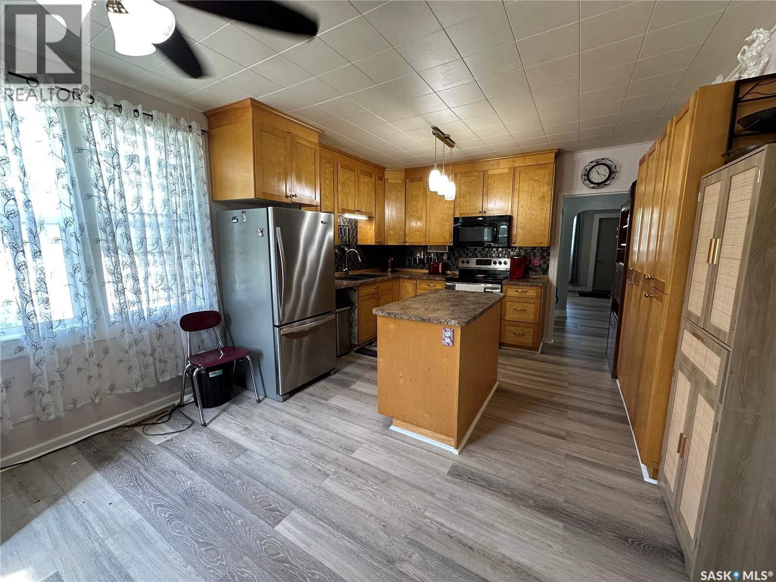 124 Taylor Street, Kamsack, SK - Indoor Photo Showing Kitchen
