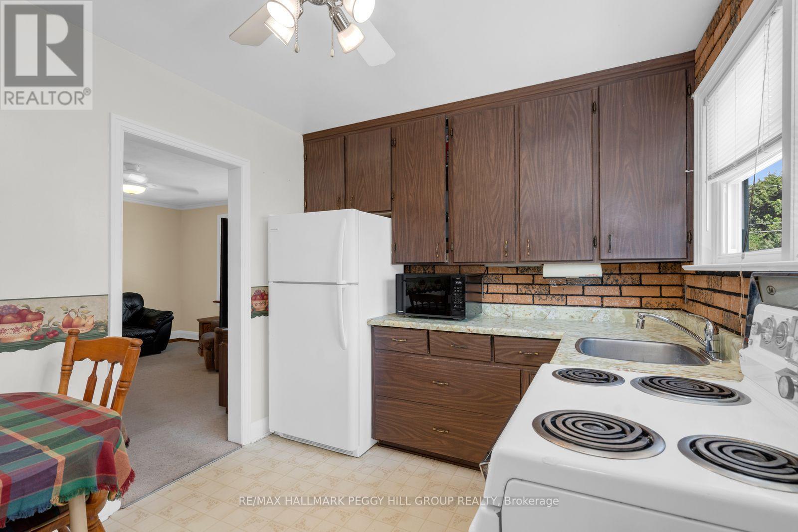 171 Codrington Street, Barrie, ON - Indoor Photo Showing Kitchen