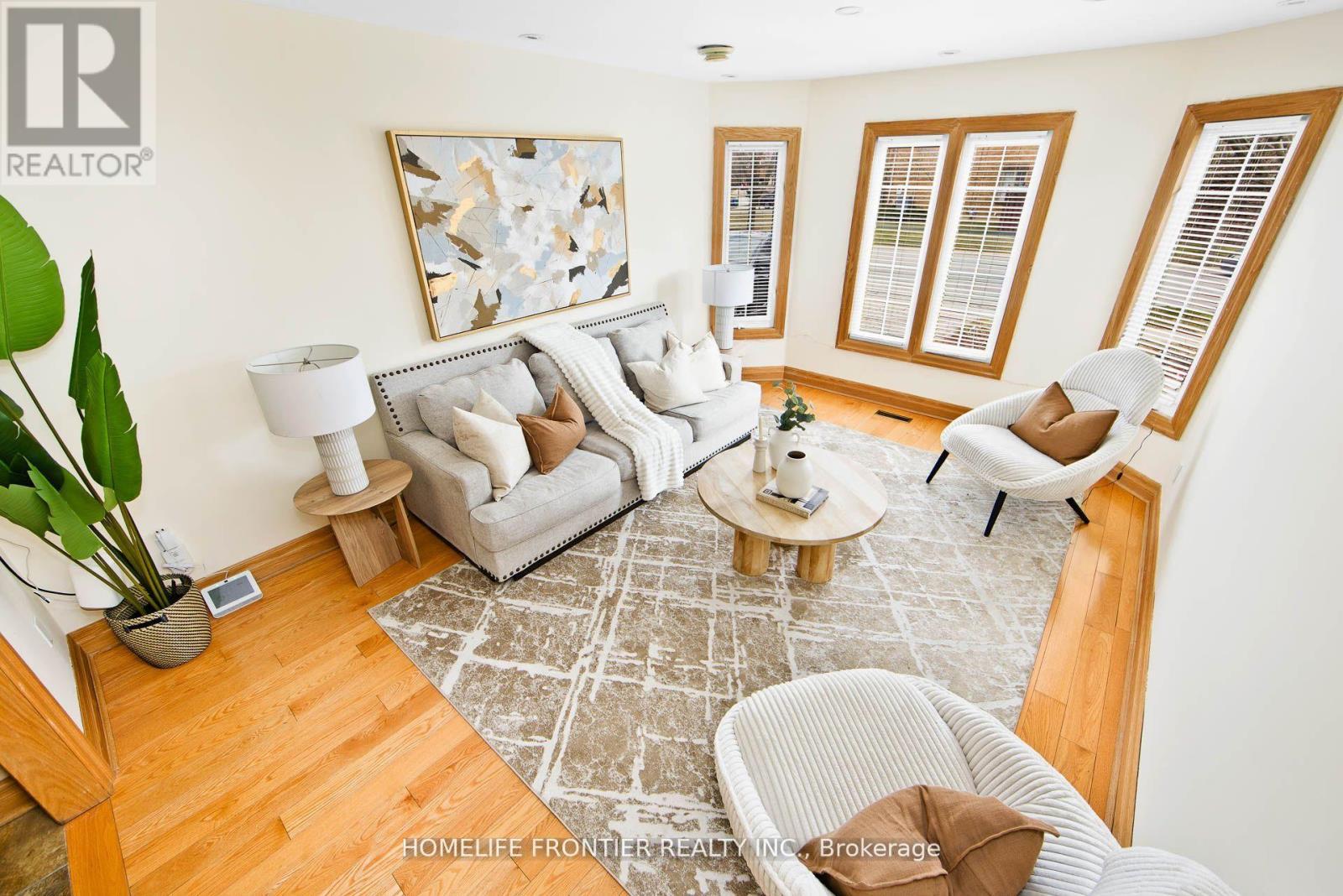 6124 Hardesty Crescent, Mississauga, ON - Indoor Photo Showing Living Room