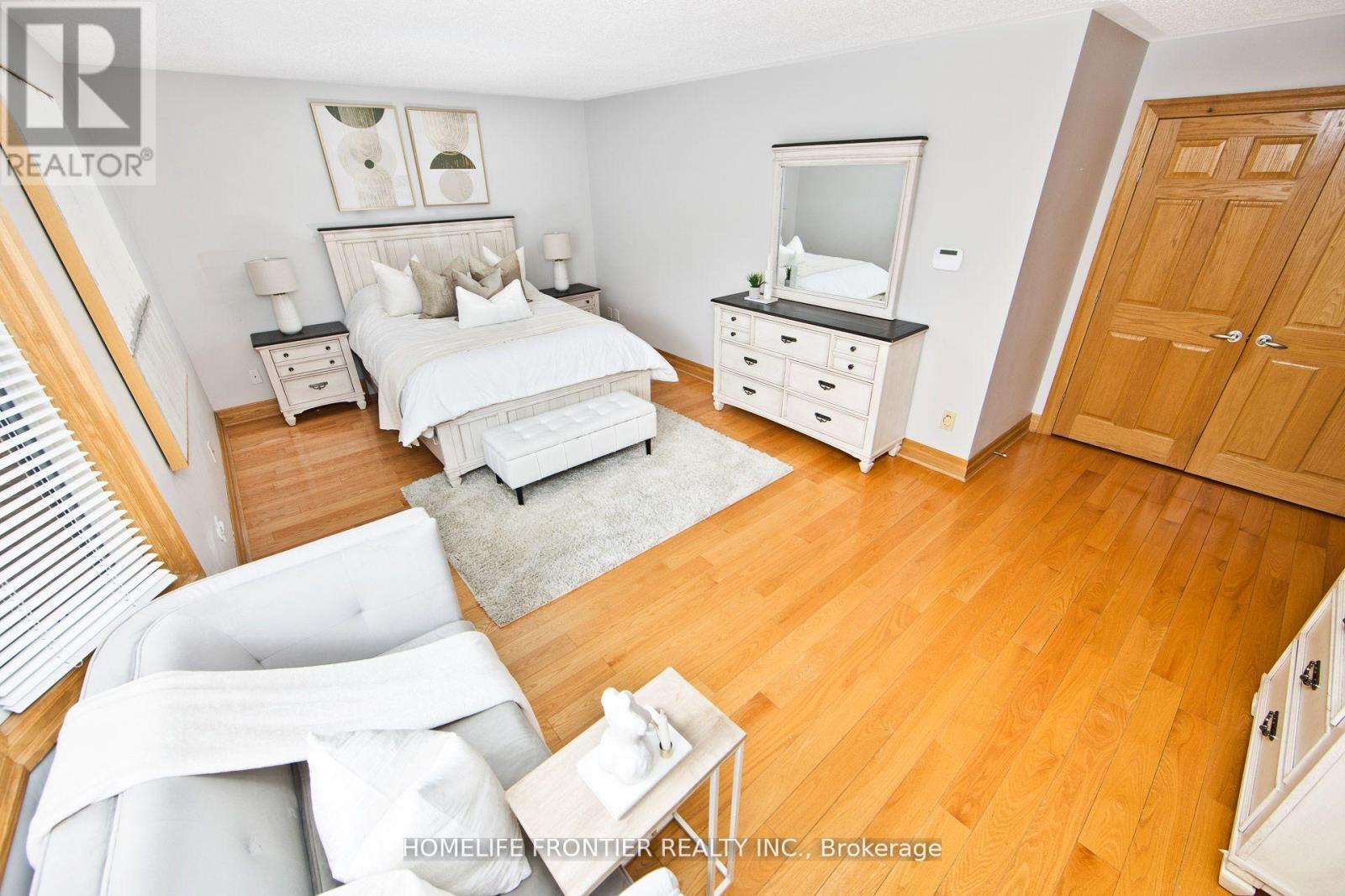 6124 Hardesty Crescent, Mississauga, ON - Indoor Photo Showing Bedroom