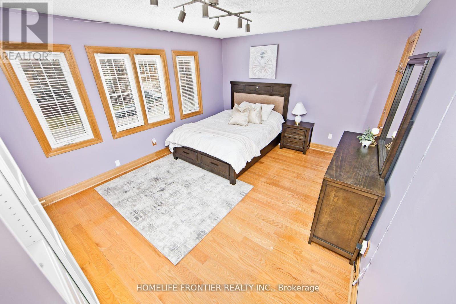 6124 Hardesty Crescent, Mississauga, ON - Indoor Photo Showing Bedroom