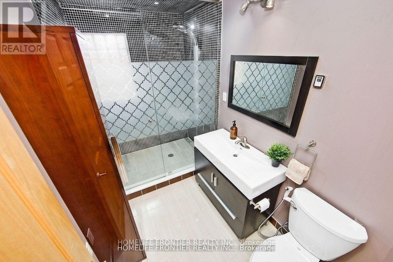6124 Hardesty Crescent, Mississauga, ON - Indoor Photo Showing Bathroom