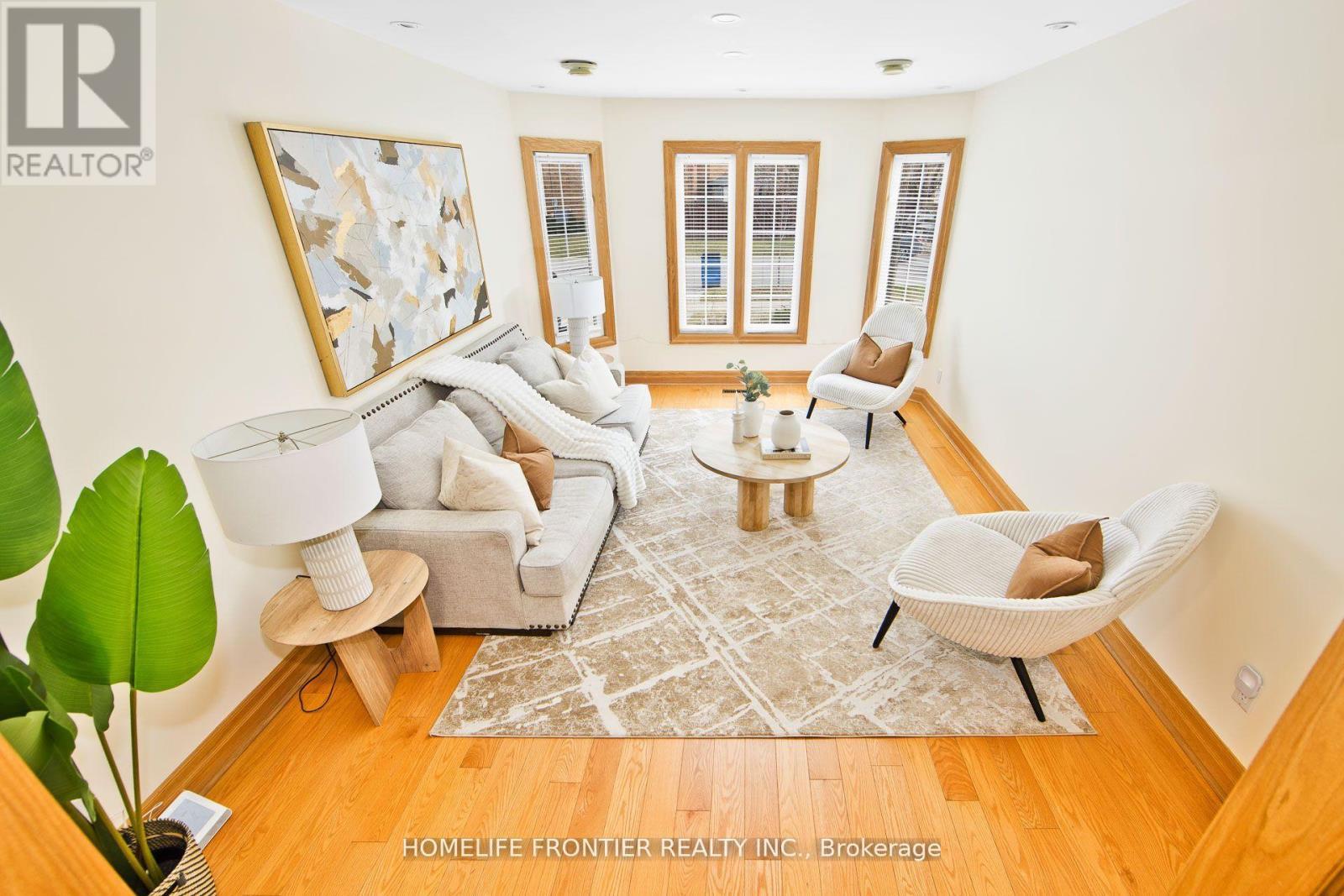 6124 Hardesty Crescent, Mississauga, ON - Indoor Photo Showing Living Room