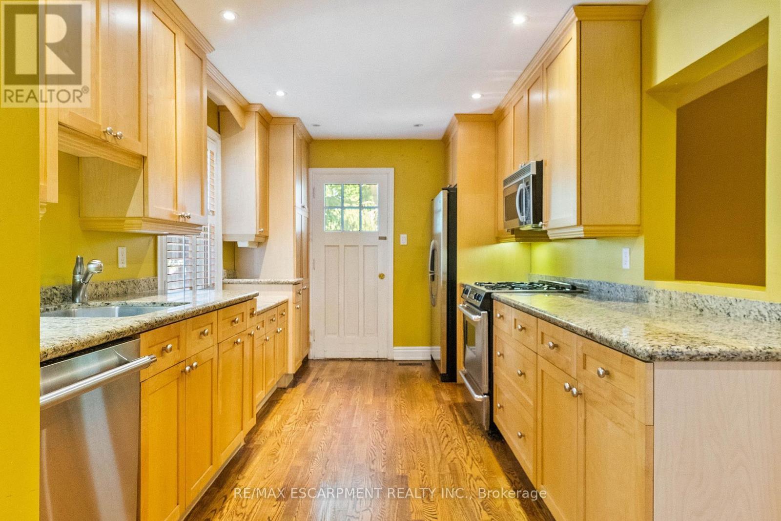 1273 Clarkson Road N, Mississauga, ON - Indoor Photo Showing Kitchen