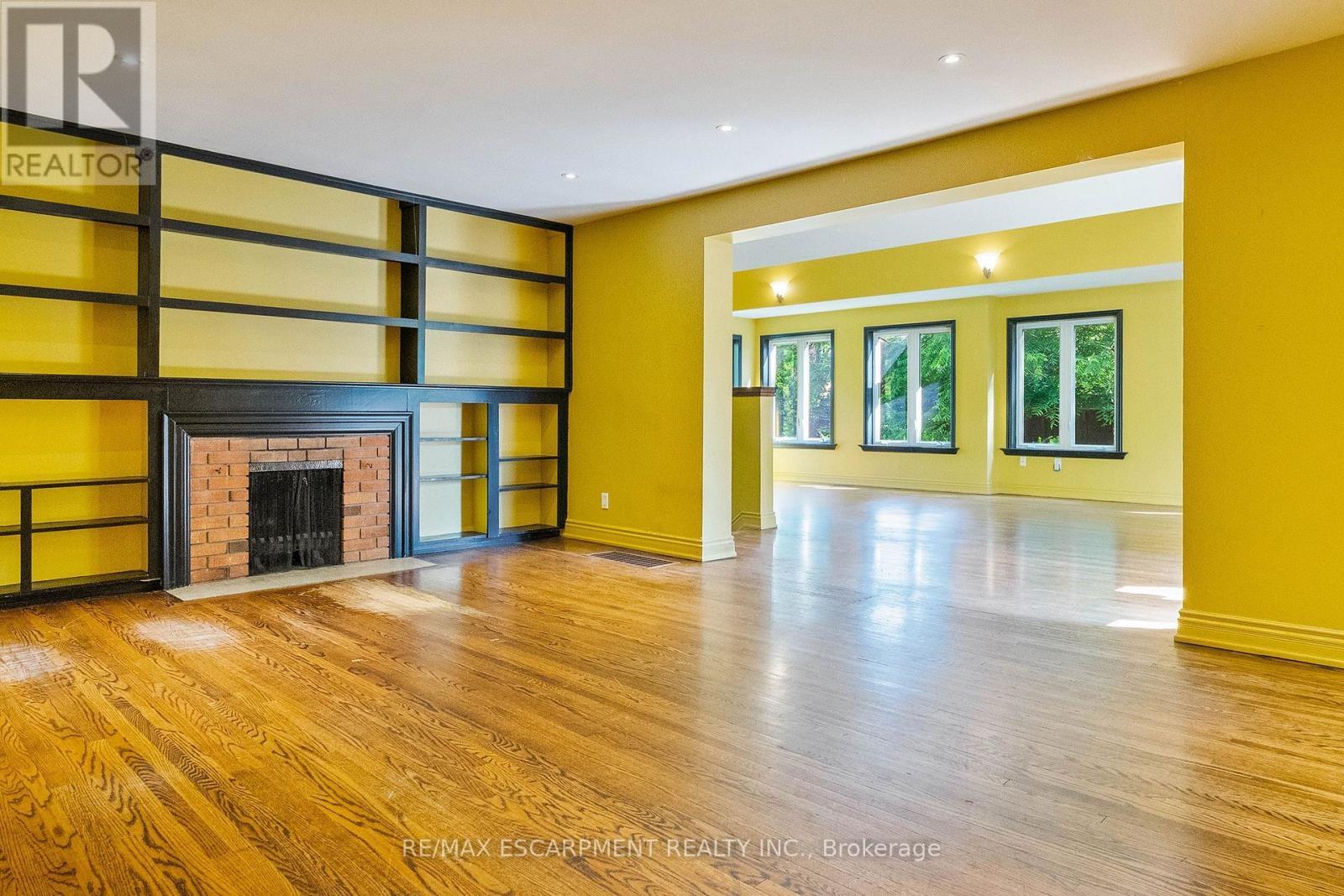 1273 Clarkson Road N, Mississauga, ON - Indoor With Fireplace