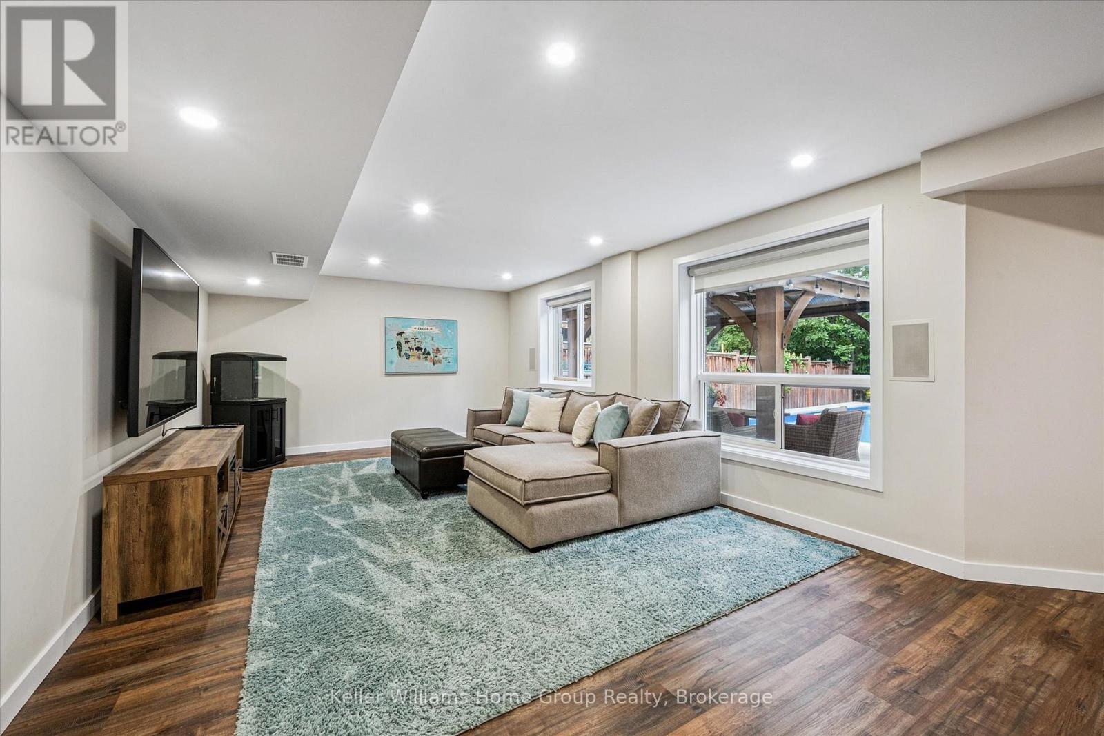 294 Farley Drive, Guelph (Pineridge/Westminster Woods), ON - Indoor Photo Showing Living Room
