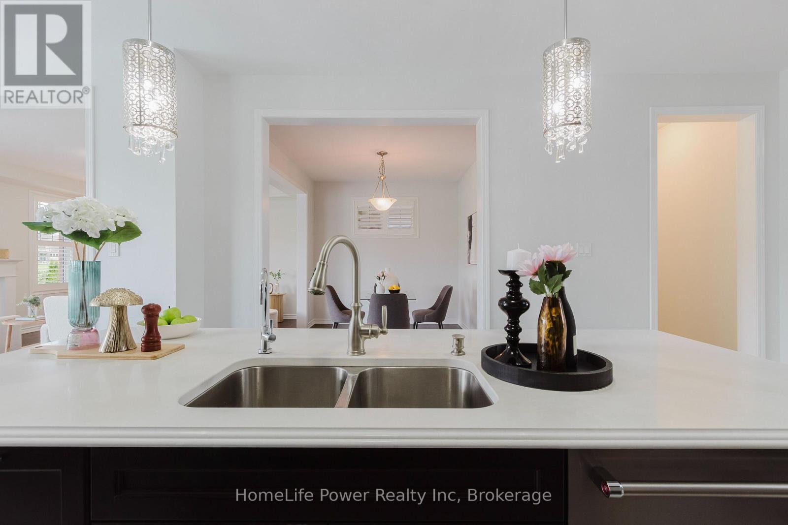 470 Blair Creek Drive, Kitchener, ON - Indoor Photo Showing Kitchen With Double Sink