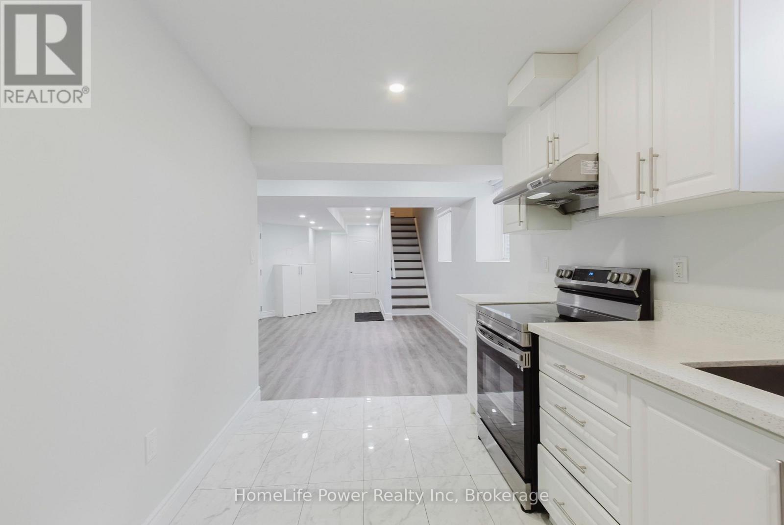 470 Blair Creek Drive, Kitchener, ON - Indoor Photo Showing Kitchen