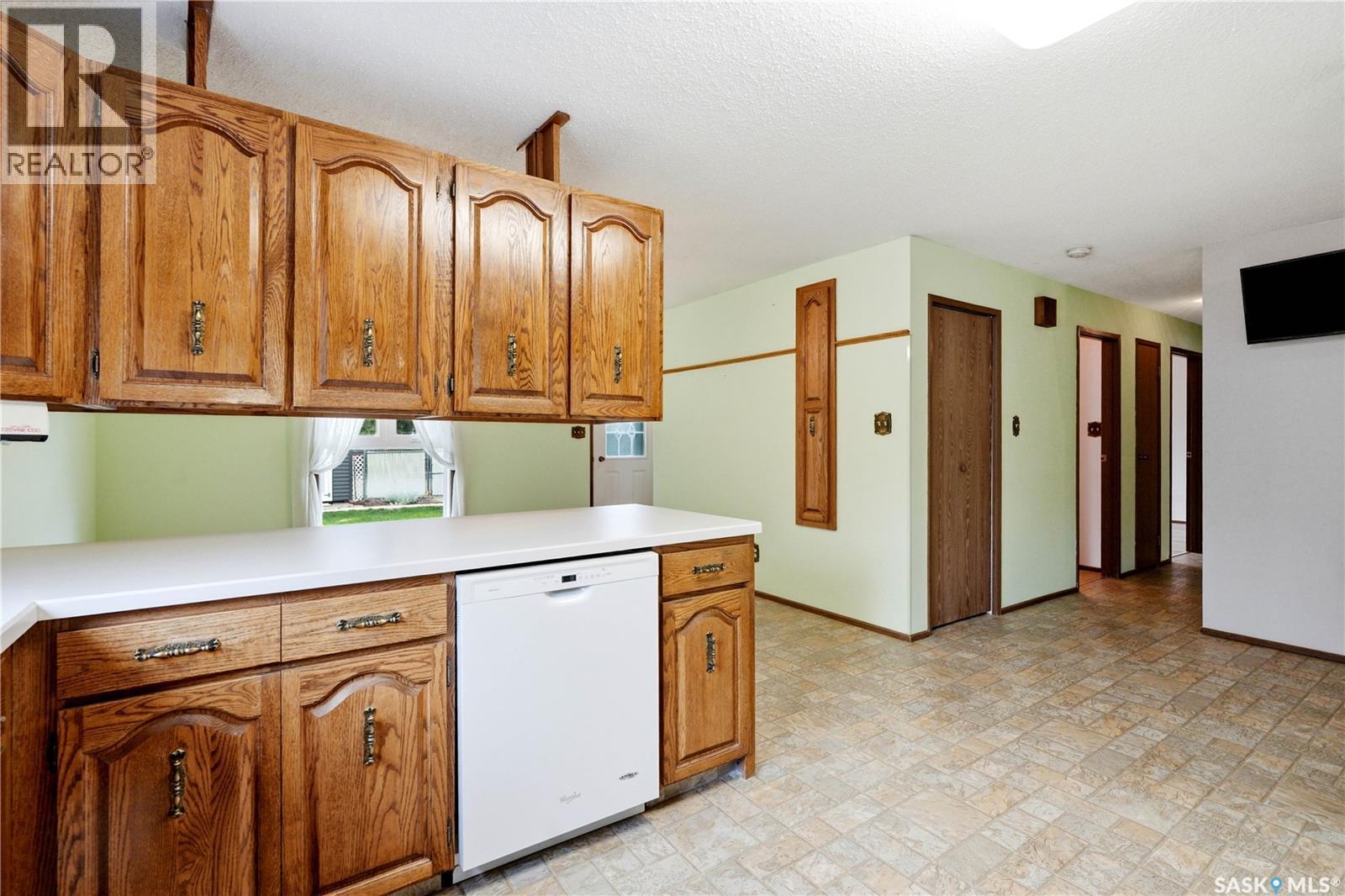 705 Main Street, Rosetown, SK - Indoor Photo Showing Kitchen