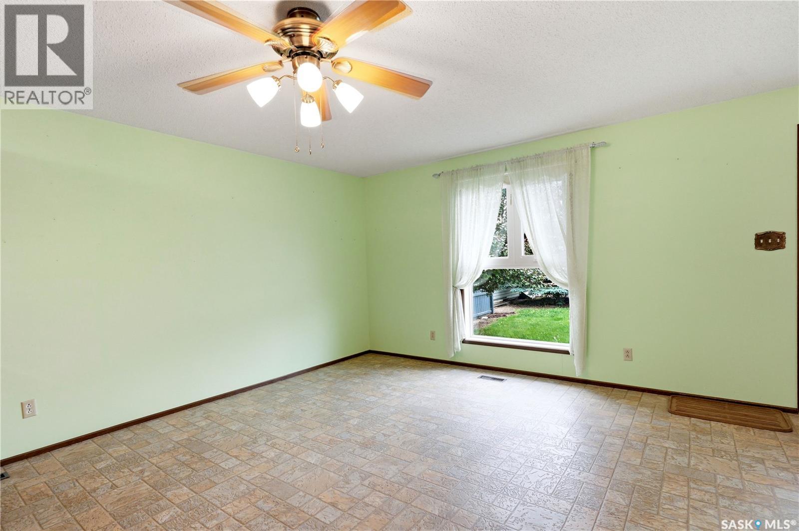 705 Main Street, Rosetown, SK - Indoor Photo Showing Other Room