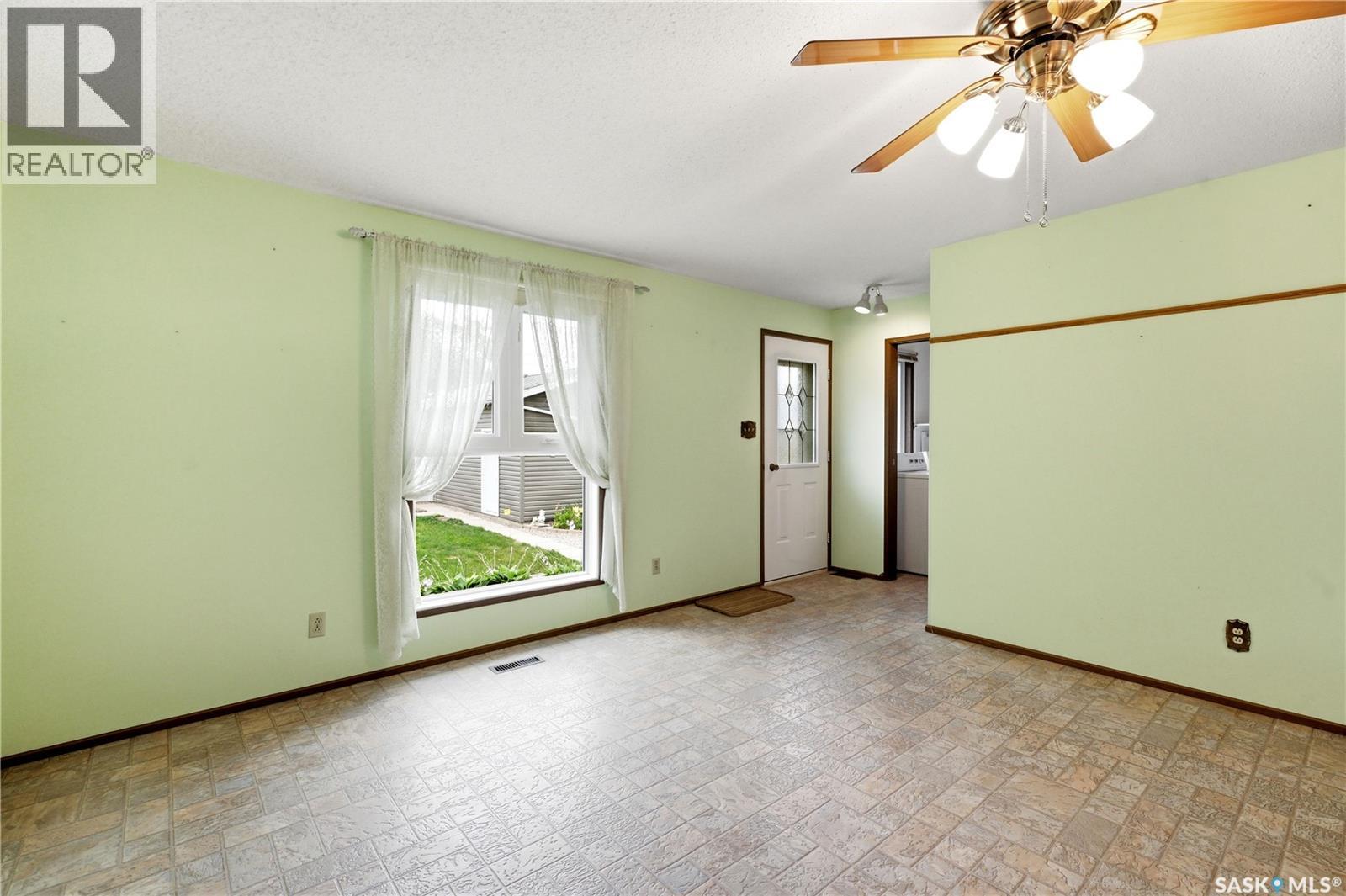 705 Main Street, Rosetown, SK - Indoor Photo Showing Other Room