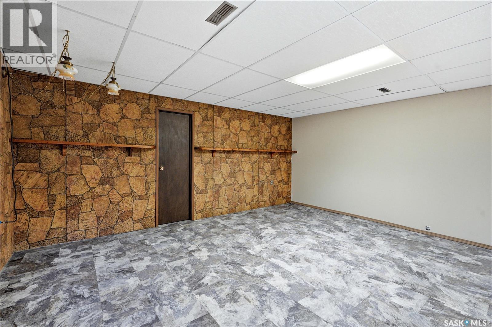 705 Main Street, Rosetown, SK - Indoor