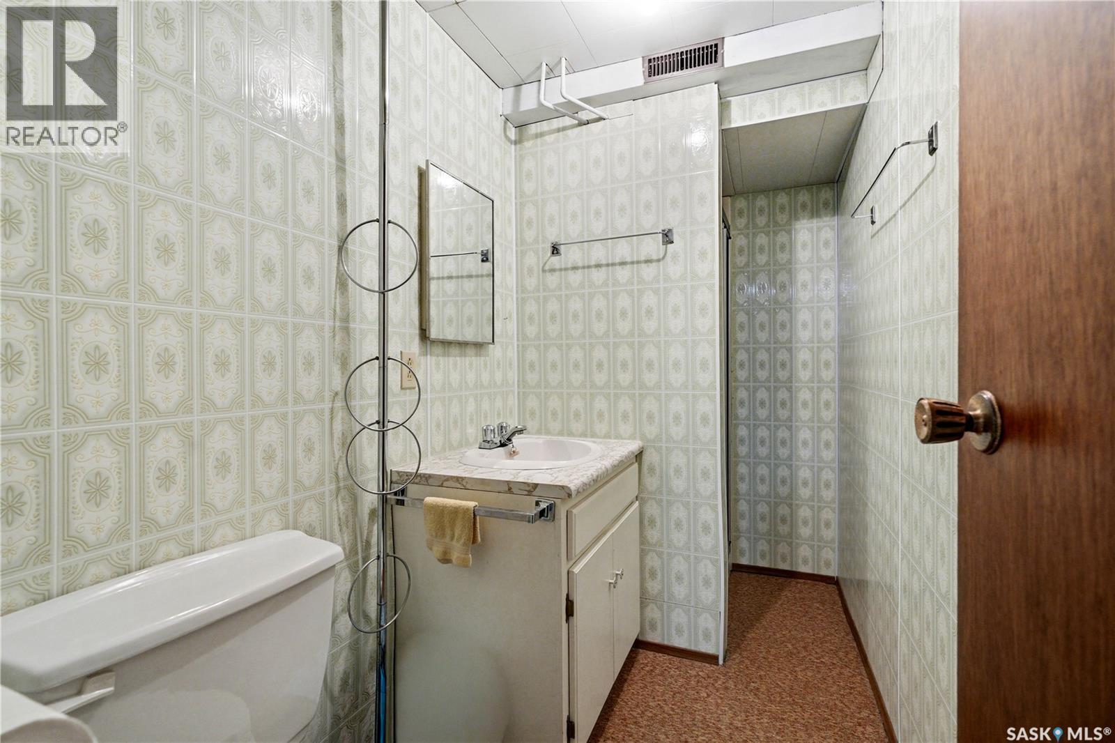 705 Main Street, Rosetown, SK - Indoor Photo Showing Bathroom