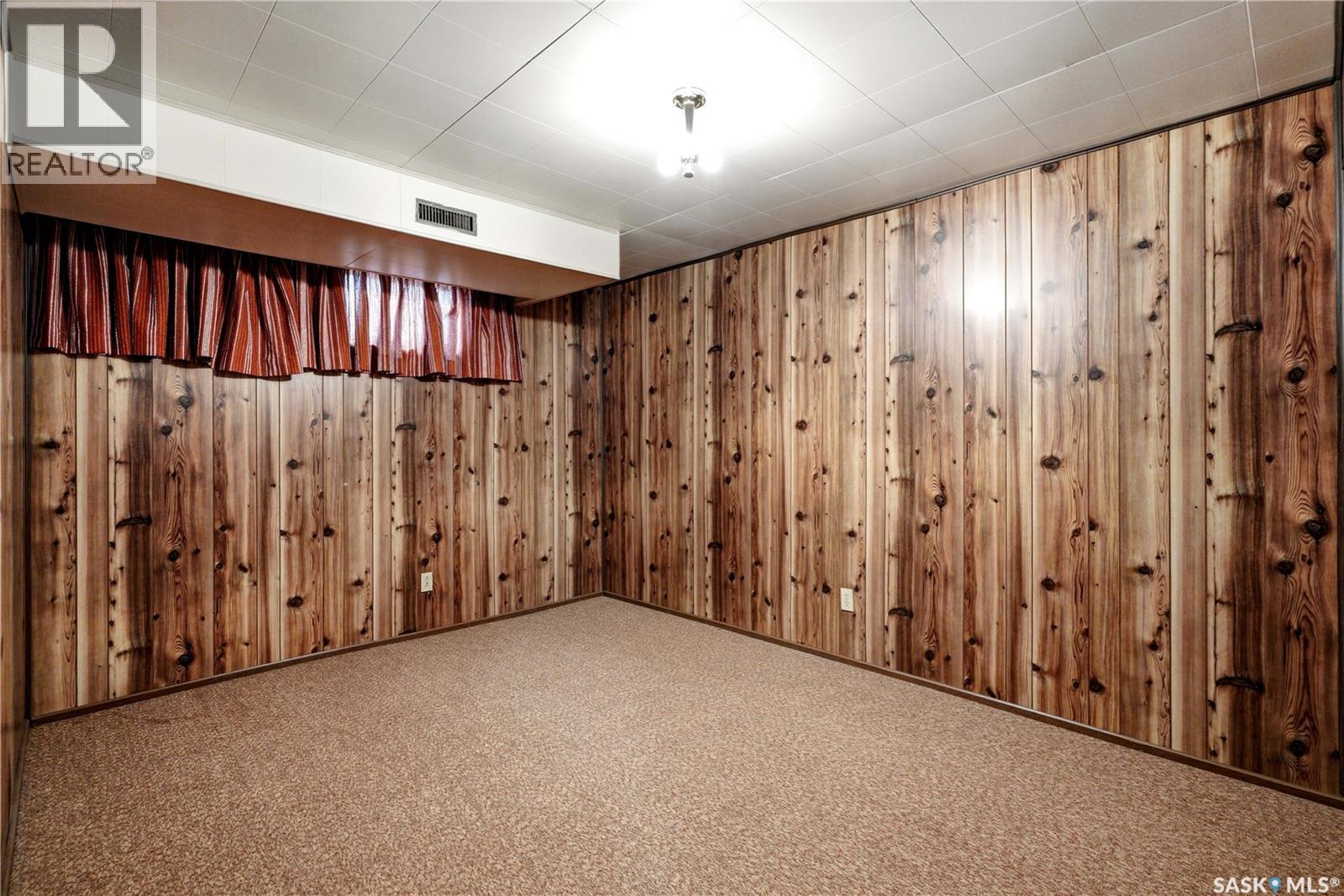 705 Main Street, Rosetown, SK - Indoor Photo Showing Other Room
