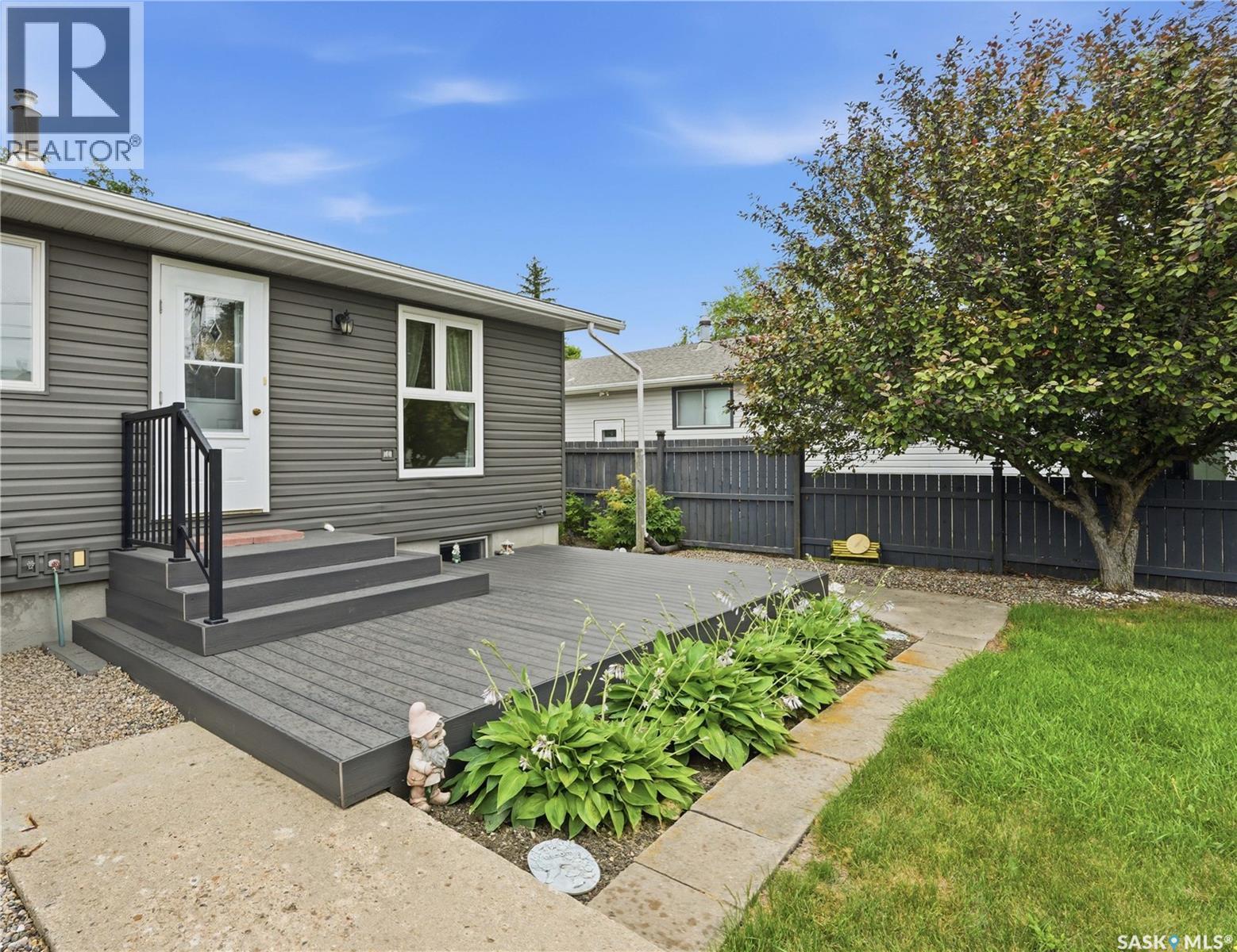 705 Main Street, Rosetown, SK - Outdoor