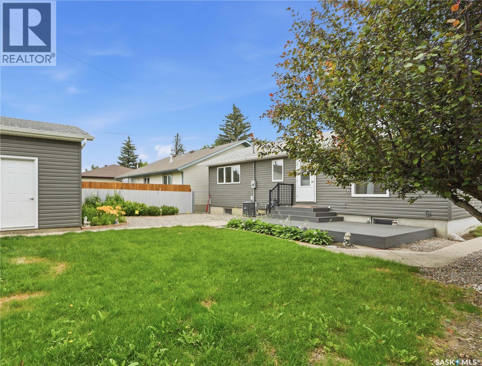 705 Main Street, Rosetown, SK - Outdoor