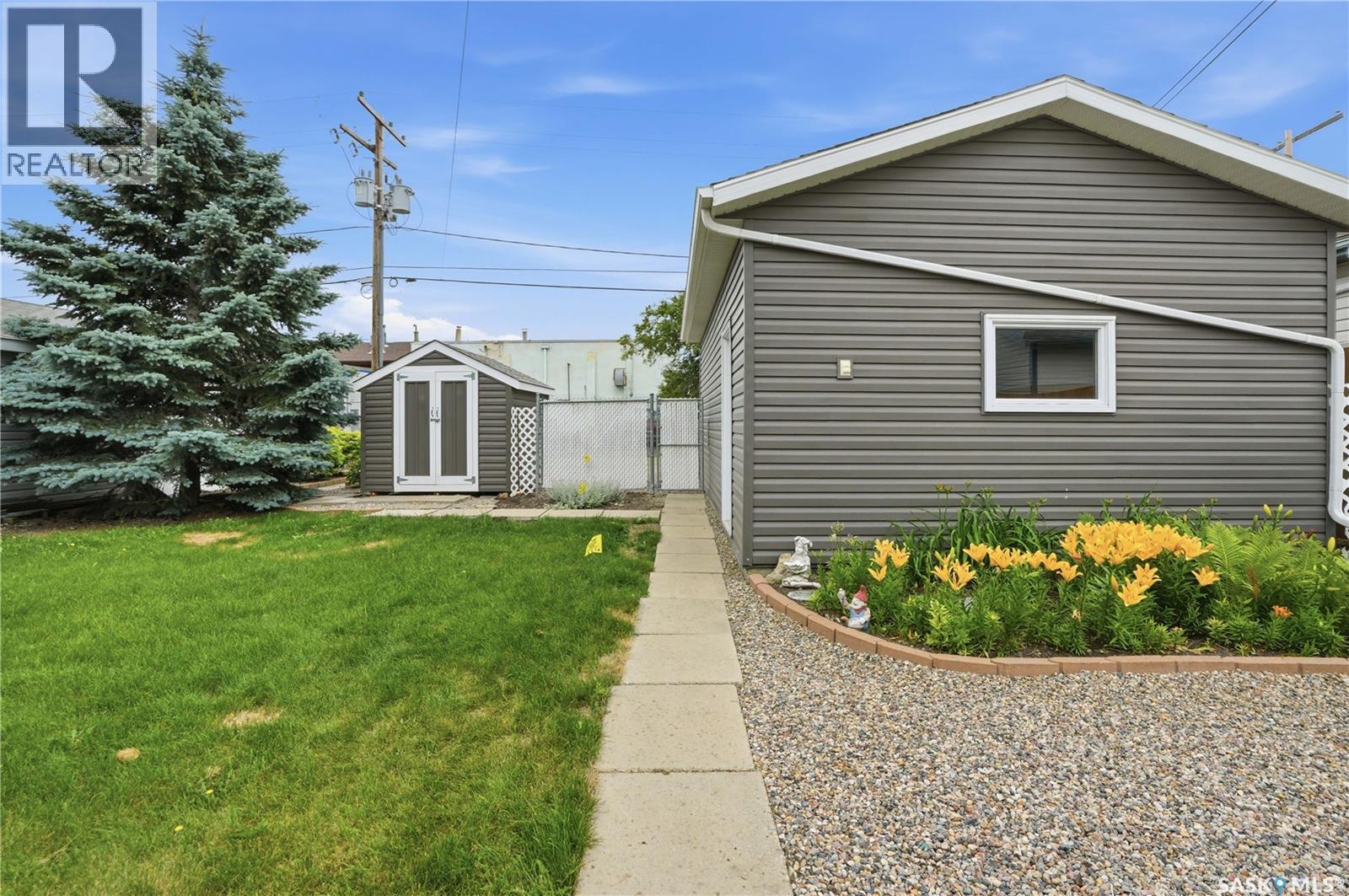 705 Main Street, Rosetown, SK - Outdoor