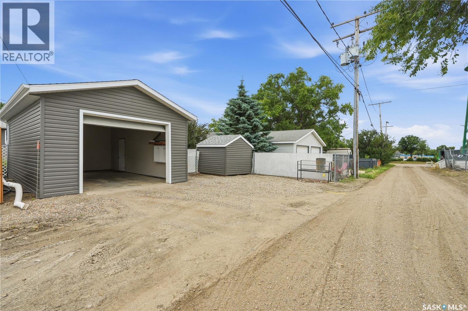 705 Main Street, Rosetown, SK - Outdoor With Exterior