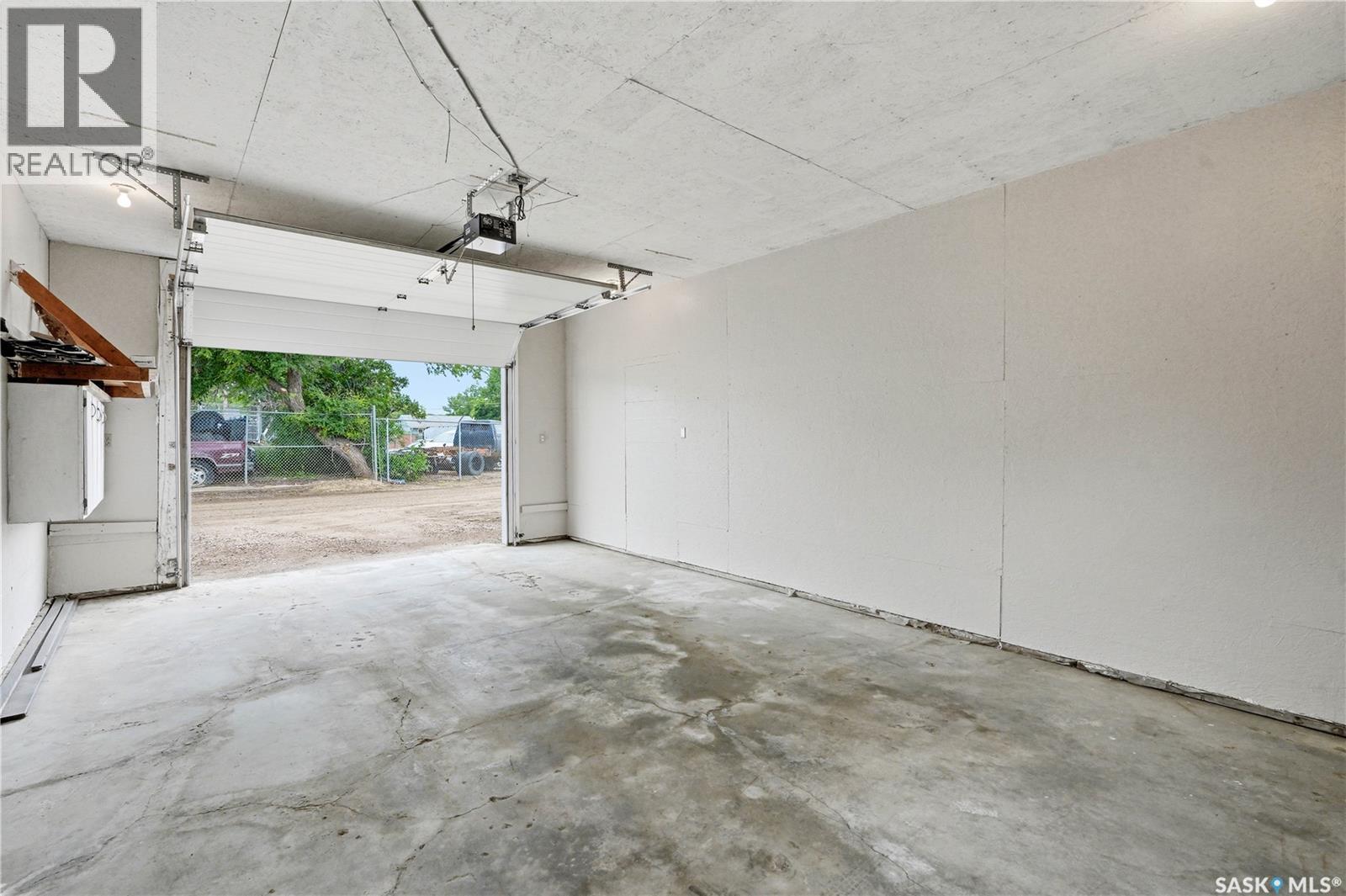 705 Main Street, Rosetown, SK - Indoor Photo Showing Garage