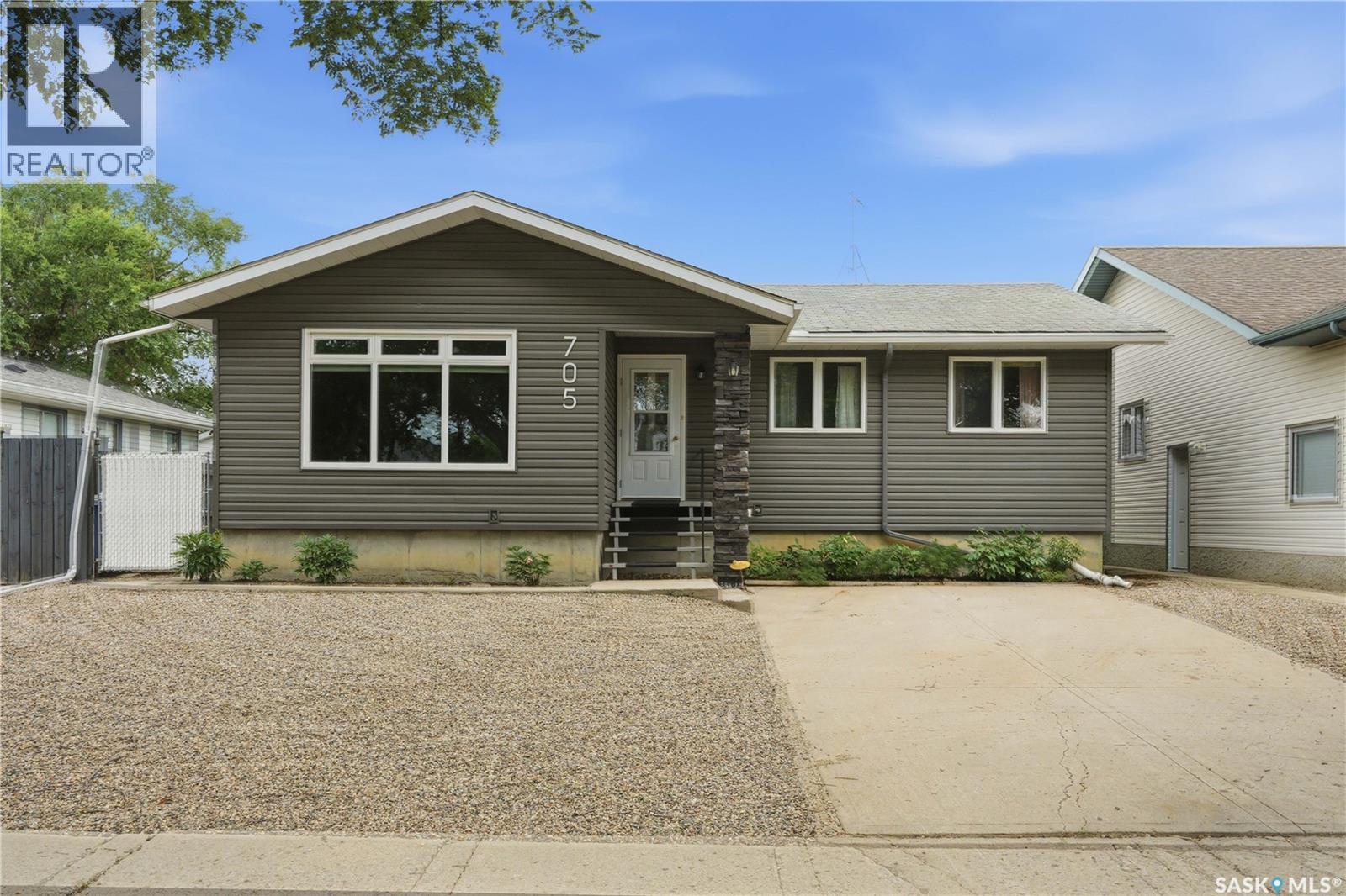 705 Main Street, Rosetown, SK - Outdoor