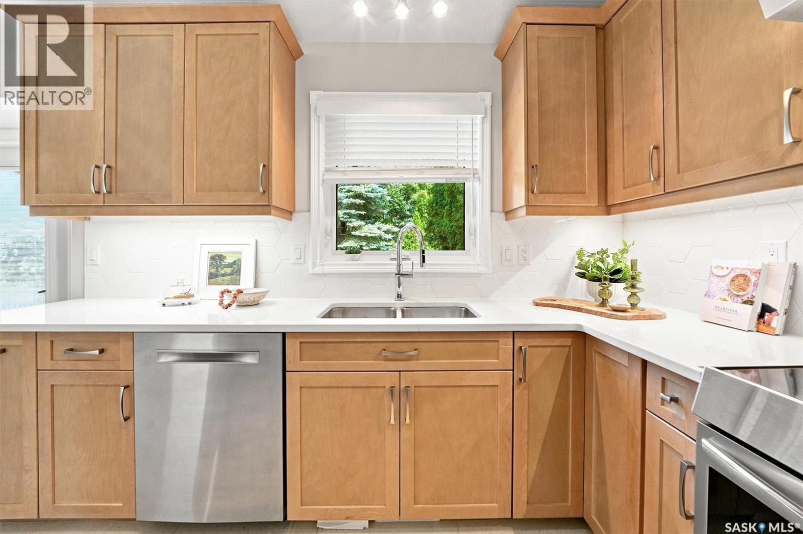 510 Steiger Way, Saskatoon, SK - Indoor Photo Showing Kitchen With Double Sink
