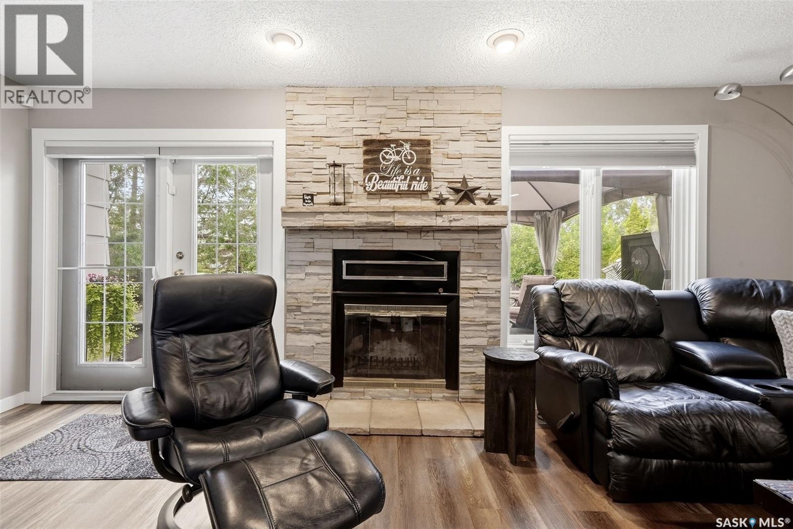 18 Forman Bay, Regina, SK - Indoor Photo Showing Living Room With Fireplace