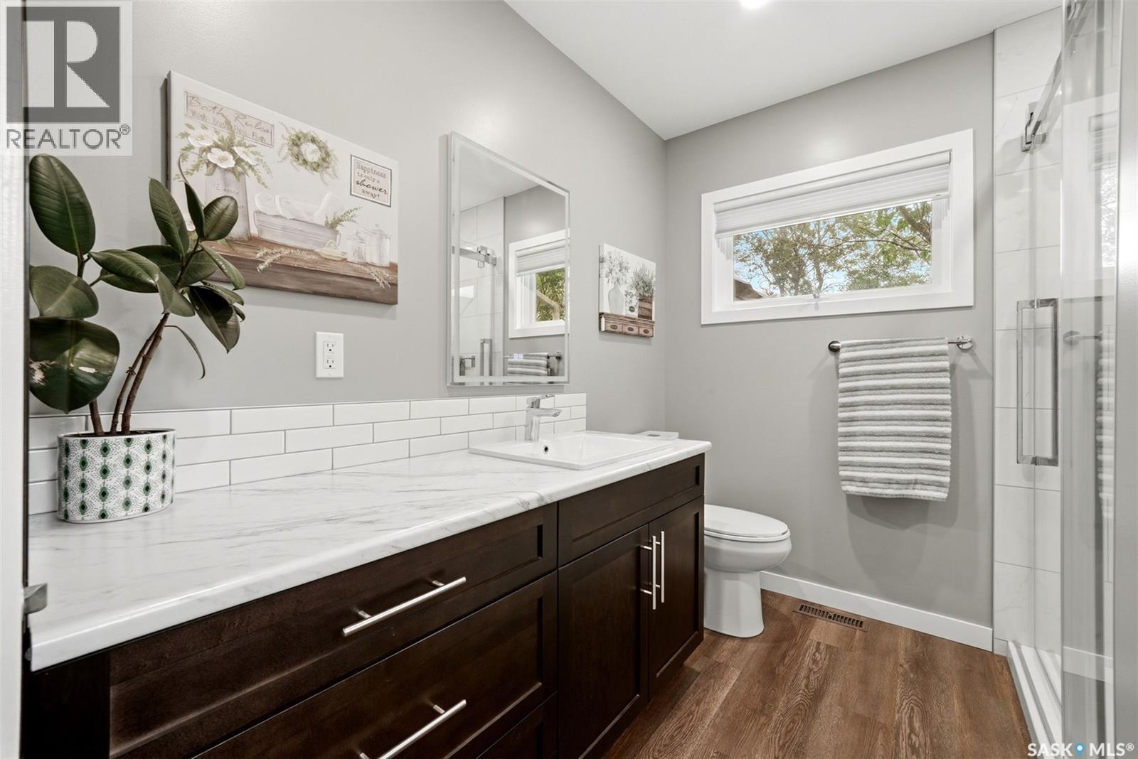 18 Forman Bay, Regina, SK - Indoor Photo Showing Bathroom