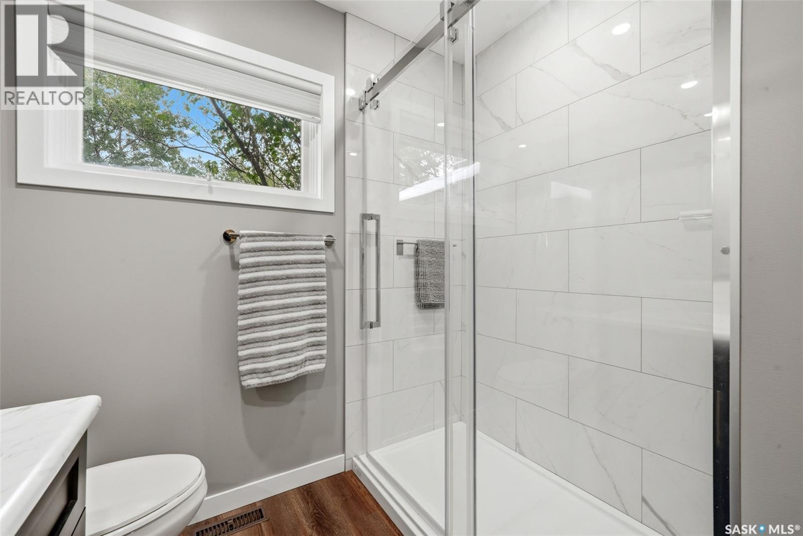 18 Forman Bay, Regina, SK - Indoor Photo Showing Bathroom